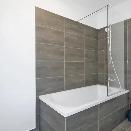 2 Bedroom Cozy In Lembruch-duemmer Apartamento *